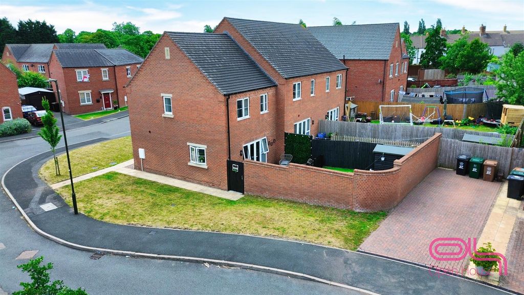 Property photo 3 of 26 Staley Close, Swadlincote (27).Jpg