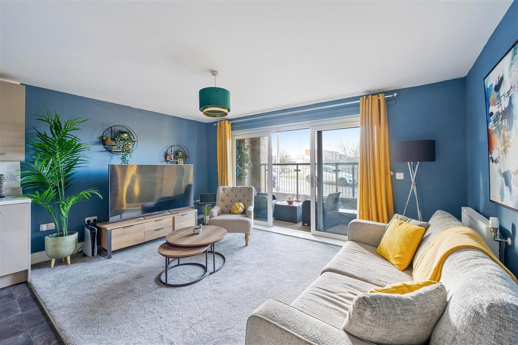 Property photo 3 of 15 Lounge Area