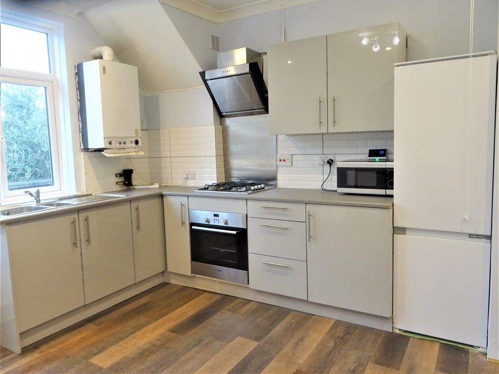 Property photo 1 of 4 Two Bedroom Flat To Rent In Hounslow Tw3