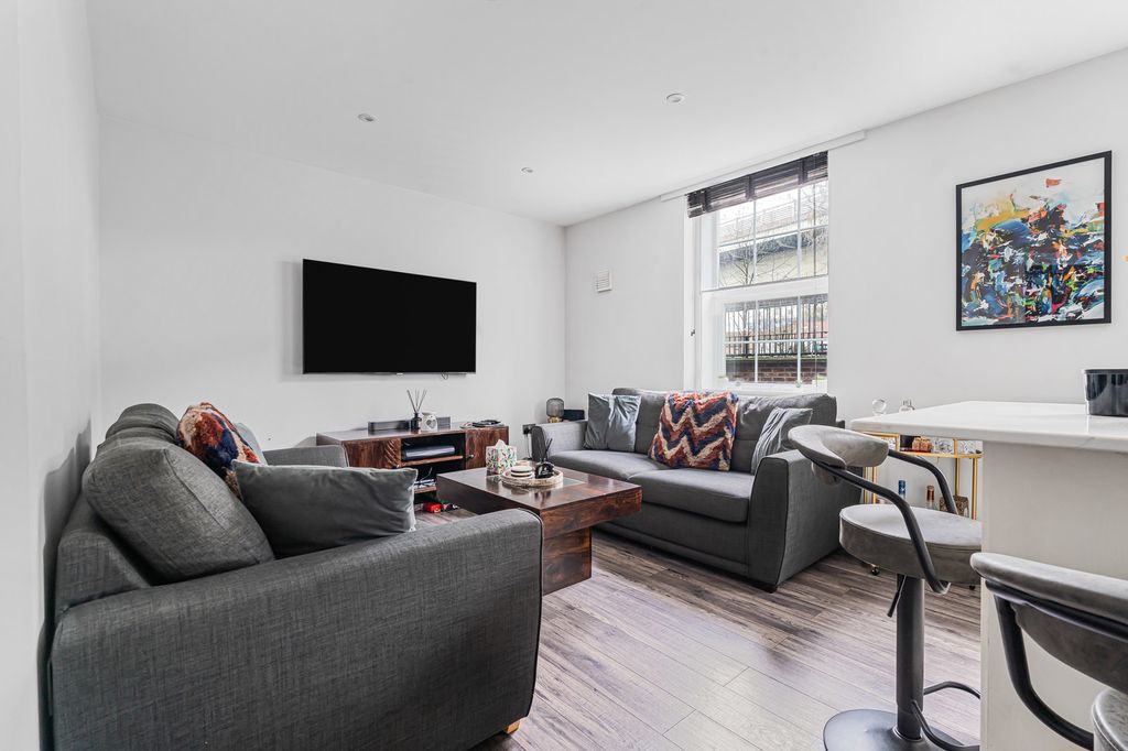 Property photo 3 of 13 Reception/Kitchen