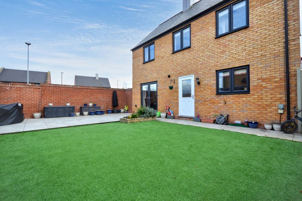 Property photo 2 of 19