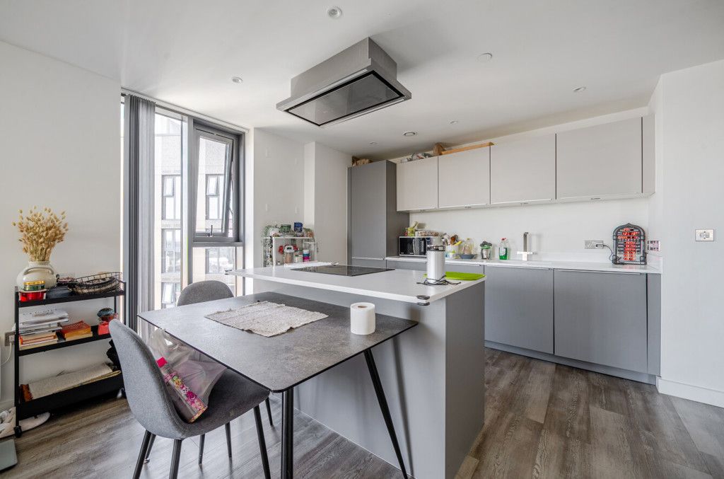 Property photo 3 of 10 6-68233Cf993d32-1...