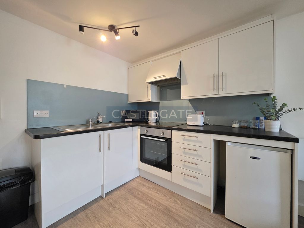 Property photo 2 of 16 Apartment 10, 3A New Street, Huddersfield, HD1 2Ax (5)