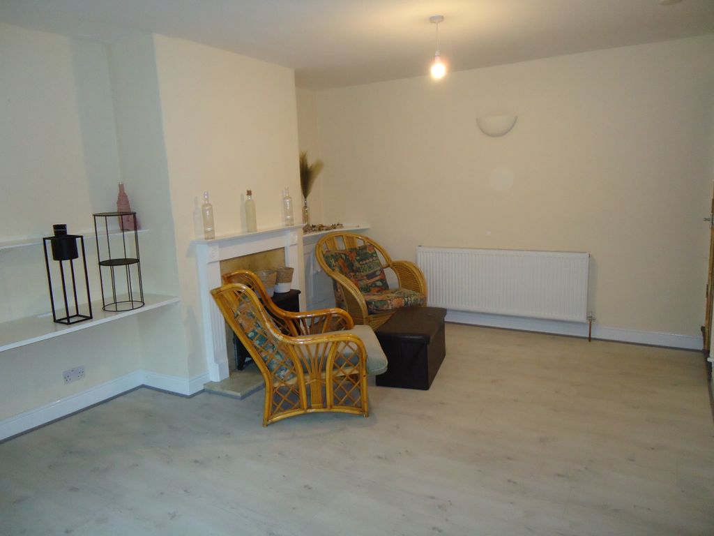 Property photo 3 of 10 Lounge
