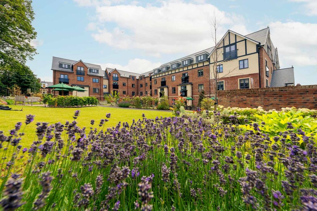 Property photo 3 of 11 Exterior