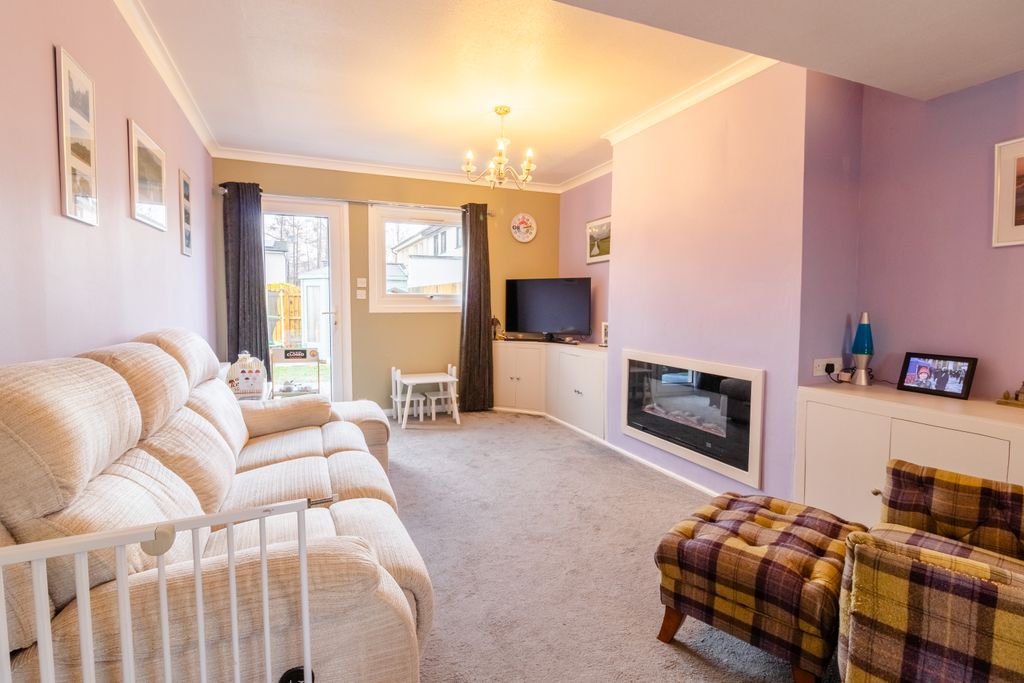 Property photo 3 of 32 Lounge