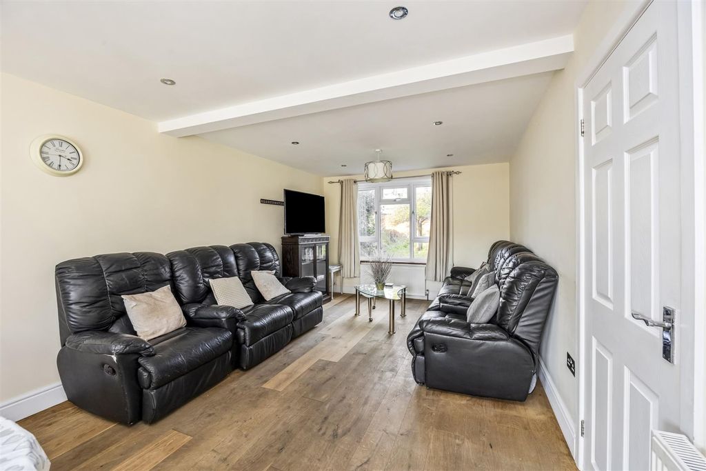 Property photo 3 of 17 Kitchen/Living Room