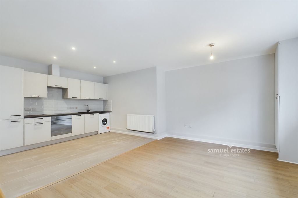 Property photo 1 of 7 (Main)