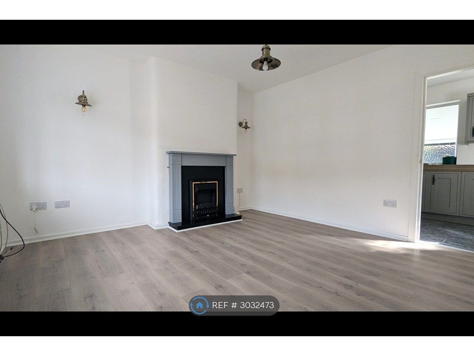 Property photo 2 of 12 Spacious Lounge
