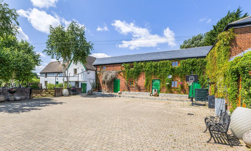 Property photo 1 of 11