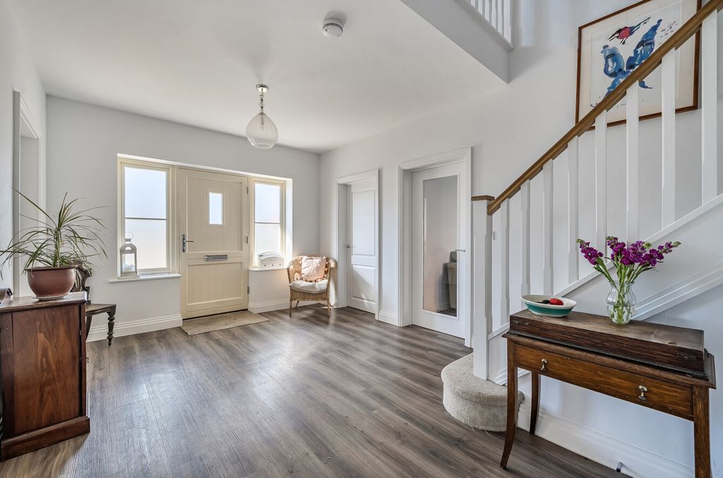 Property photo 3 of 26 1354562-16-68cd5A...