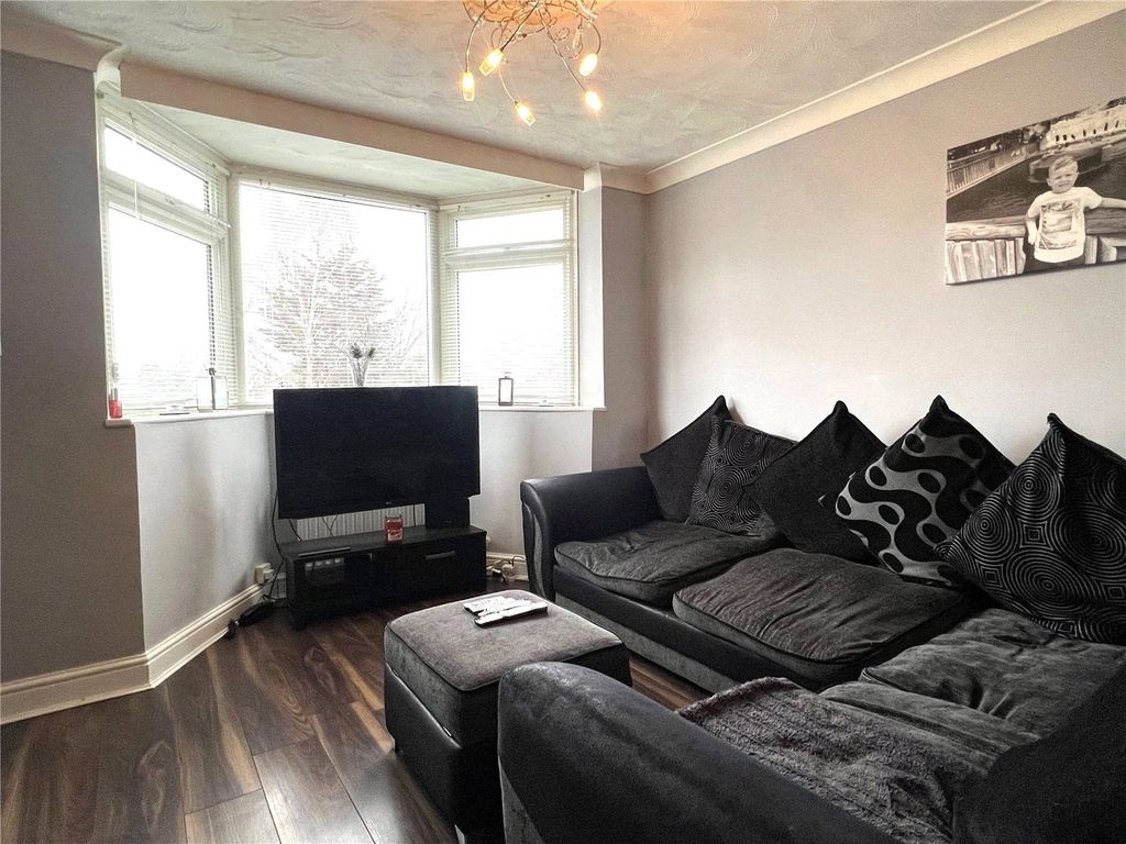 Property photo 2 of 7 Living Room