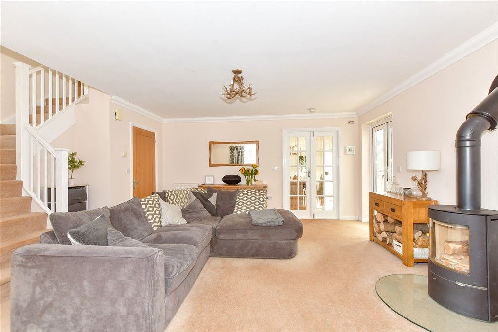 Property photo 1 of 12 Lounge
