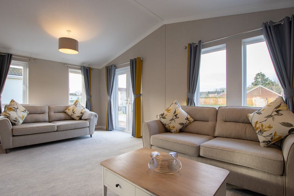 Property photo 2 of 18 3811692