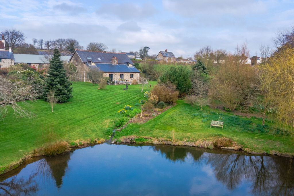 Property photo 1 of 33