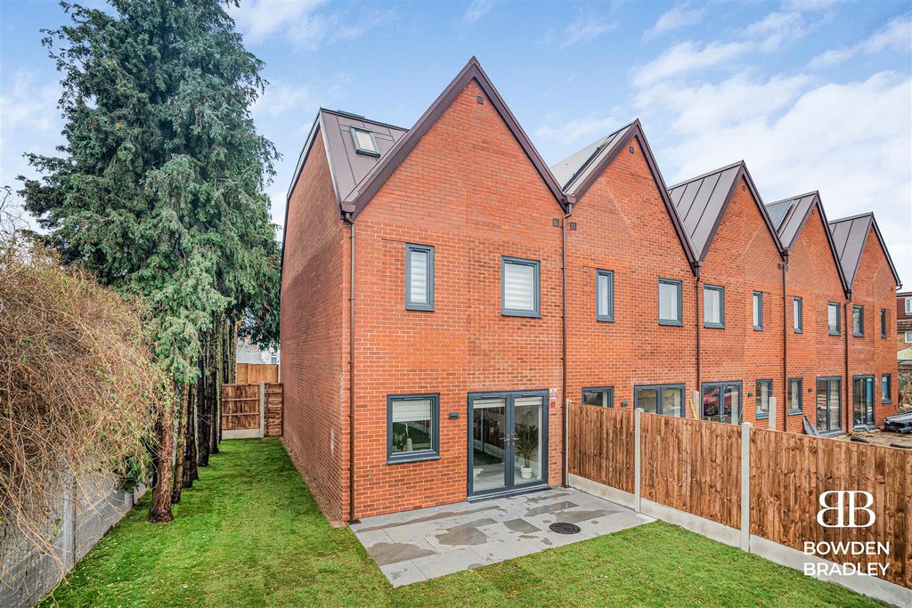Property photo 1 of 25 Externals
