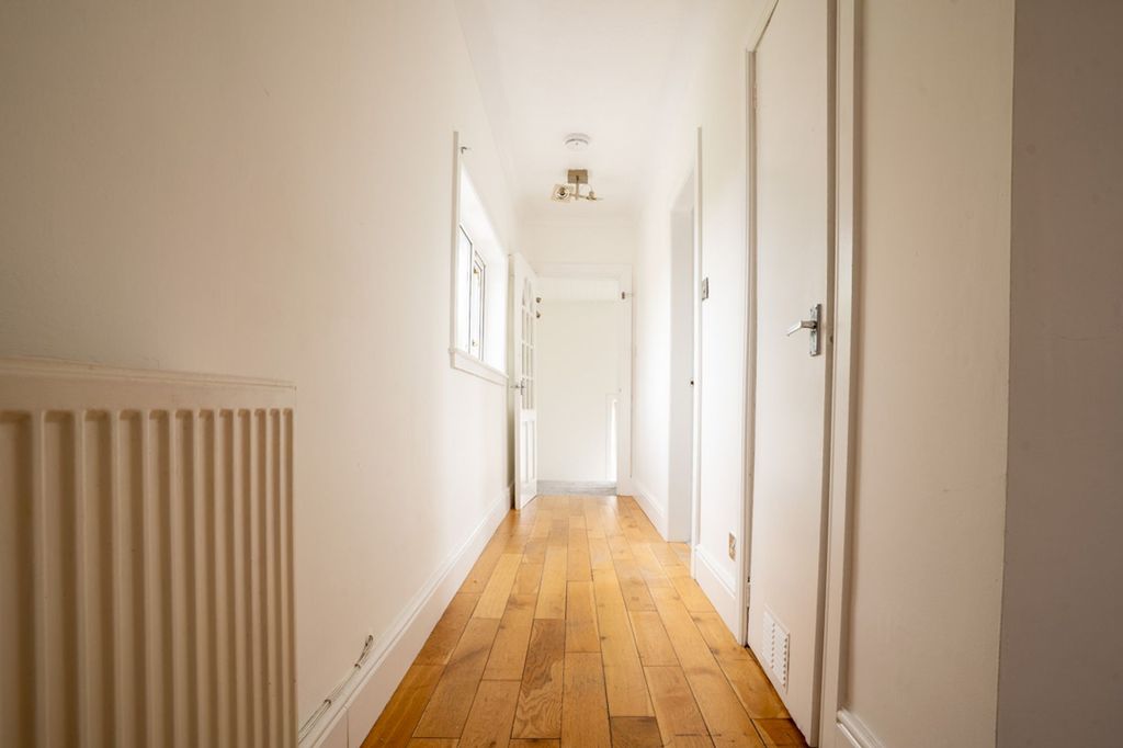 Property photo 3 of 21 Hallway