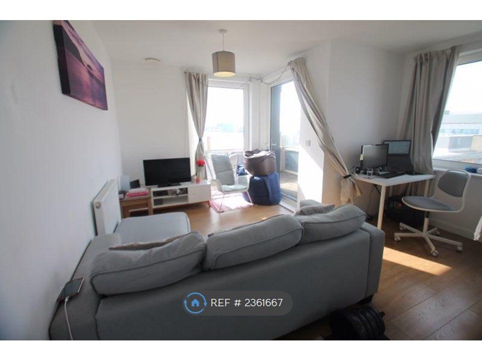 Property photo 3 of 7 Living