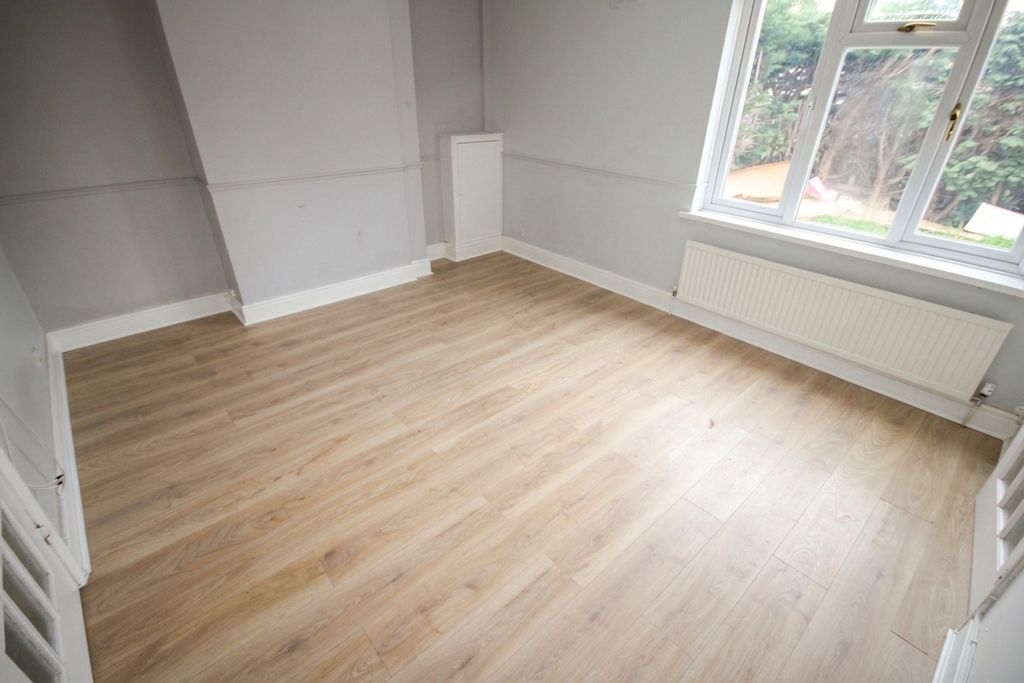 Property photo 3 of 13 Lounge