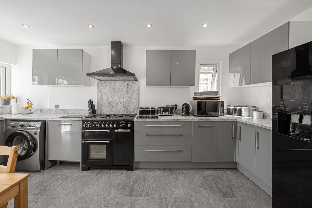 Property photo 3 of 19 5004313