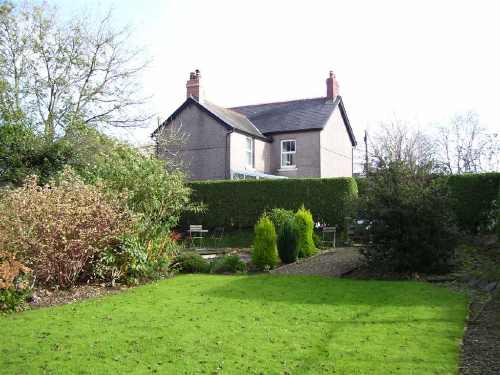 Property photo 2 of 27