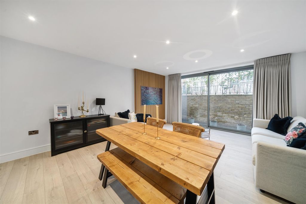 Property photo 3 of 10 Living/Dining Room