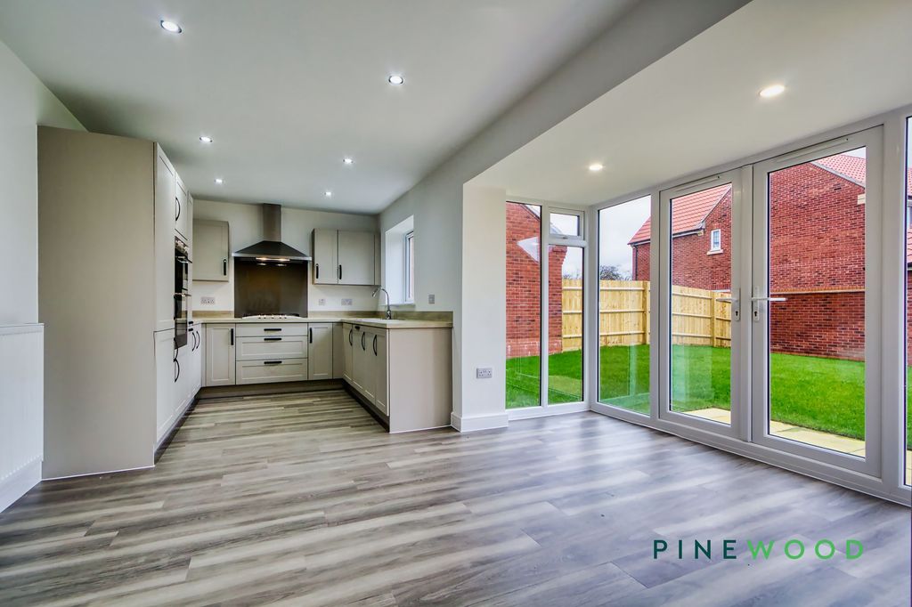 Property photo 2 of 21 Kitchen / Dining Room
