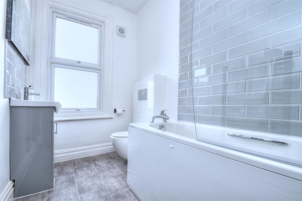 Property photo 2 of 4 Bathroom.Jpg