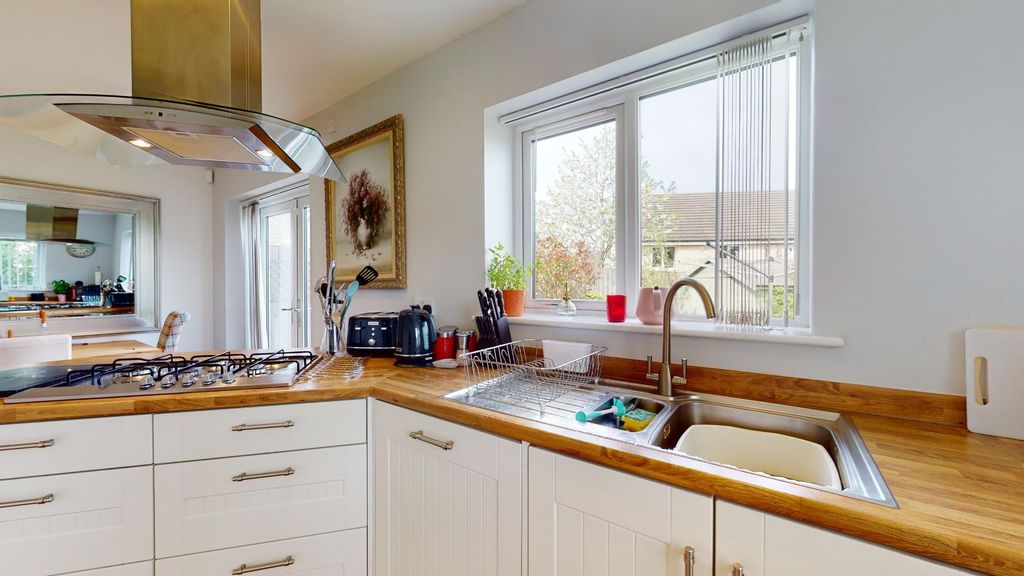 Property photo 3 of 16 2-Fieldway-05092023_140315.Jpg