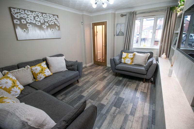 Property photo 2 of 18 Lounge