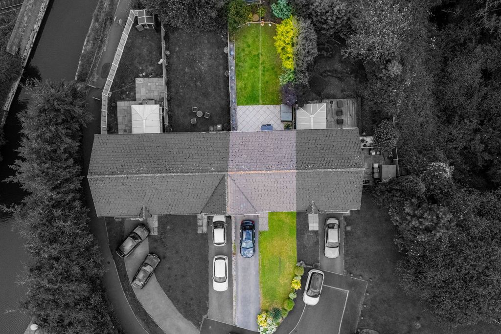 Property photo 2 of 34