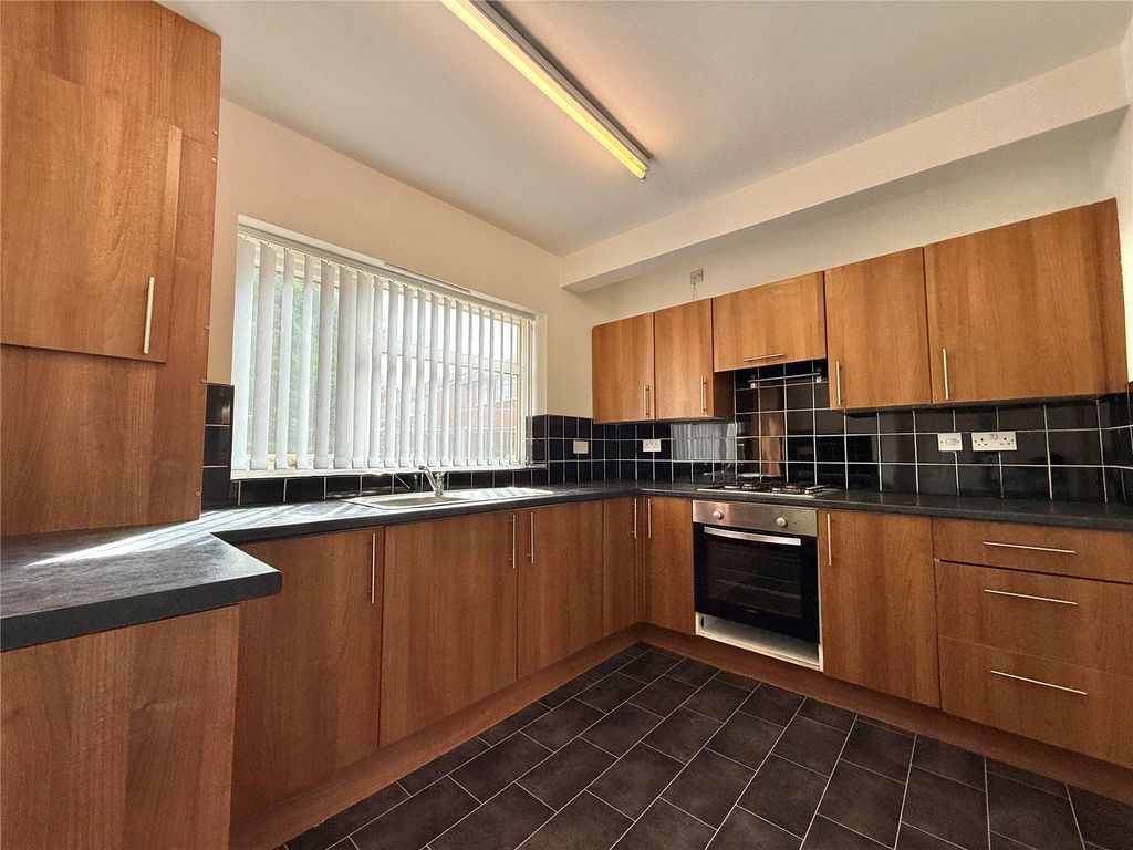 Property photo 2 of 16 Picture No. 14