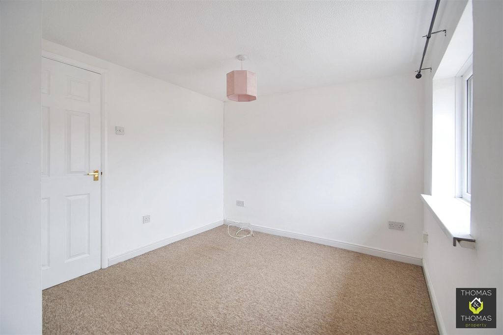 Property photo 3 of 8 Bedroom 2 .Jpg