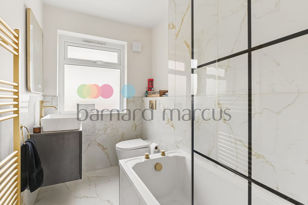 Property photo 1 of 7 Bathroom