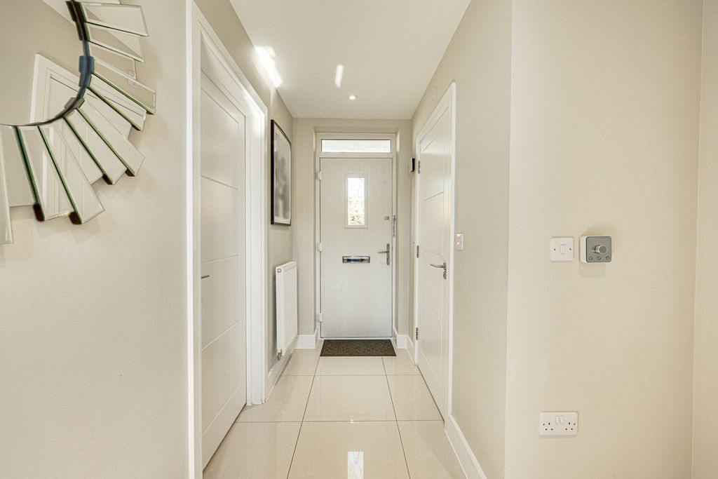 Property photo 2 of 32