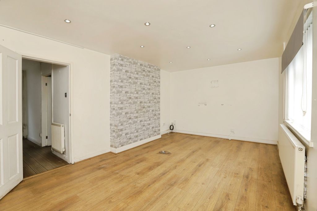 Property photo 3 of 13 Image 3