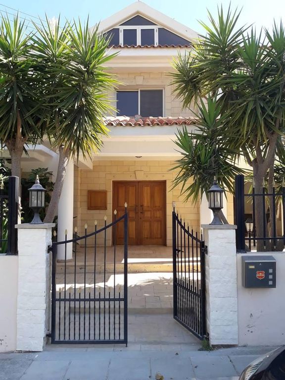 Property photo 1 of 34