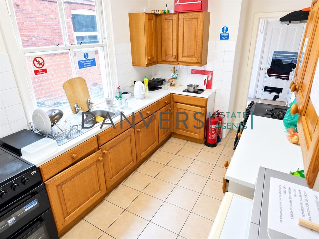 Property photo 2 of 6 Kitchen.Jpg