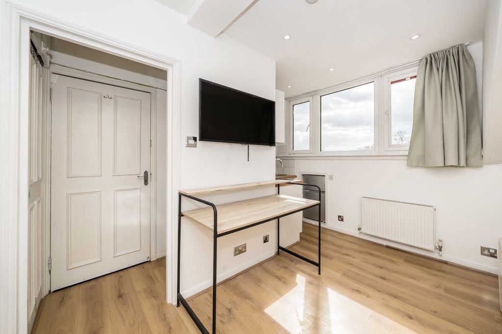 Property photo 3 of 4