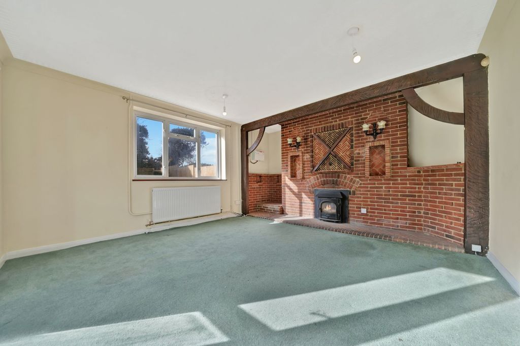 Property photo 3 of 14 Lyndum, Lounge