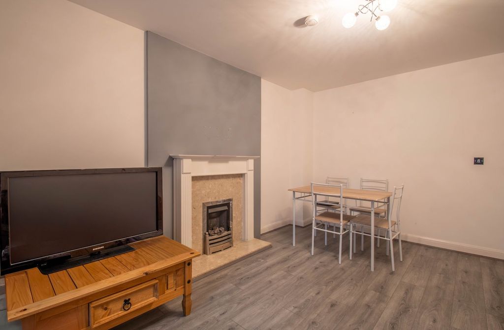 Property photo 2 of 15 Picture No. 11