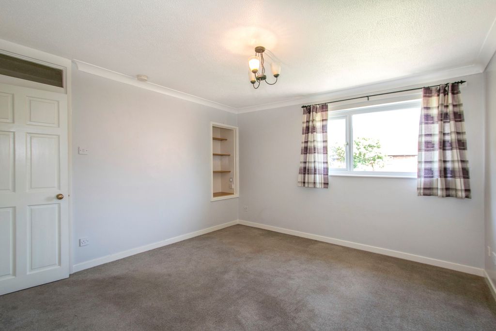 Property photo 3 of 11 3. Lounge