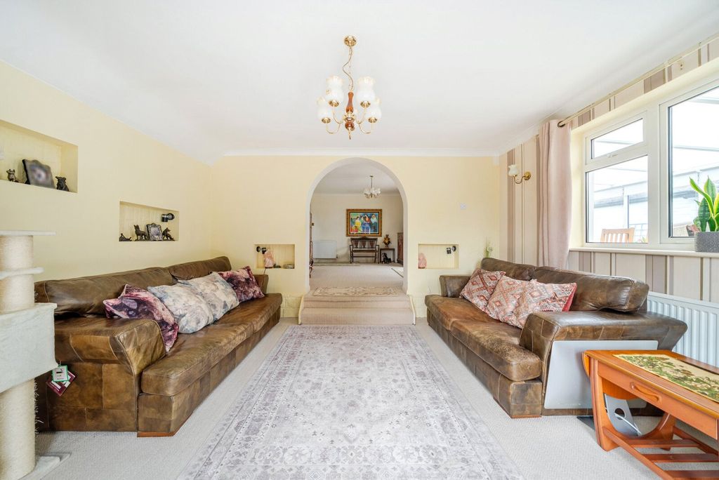 Property photo 3 of 21 1494029-12-6A5A38...