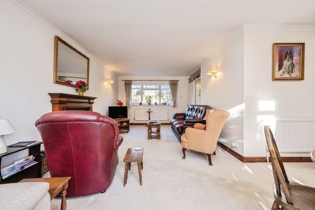 Property photo 3 of 20 Lounge