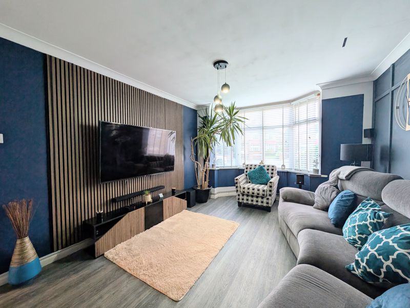 Property photo 2 of 23 Lounge