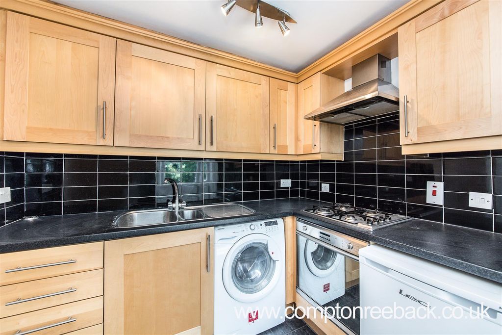 Property photo 3 of 6 Kitchen