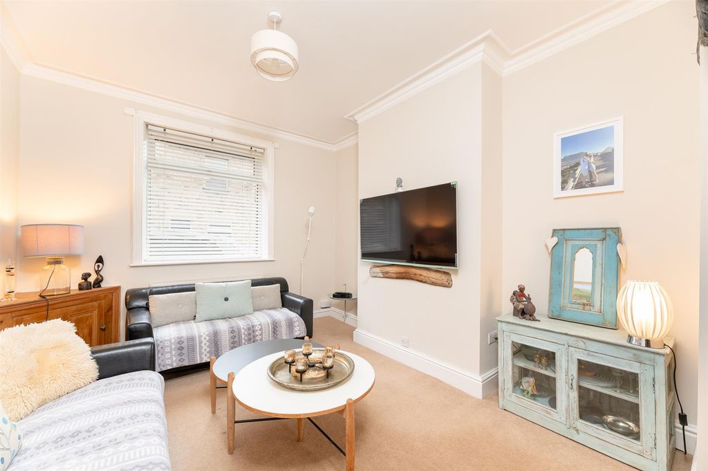 Property photo 2 of 30 Sitting Room