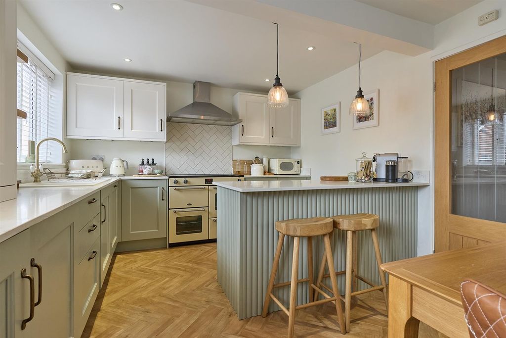 Property photo 3 of 29 Squires Green_4.Jpg