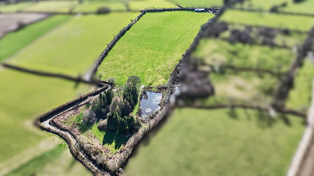 Property photo 2 of 32