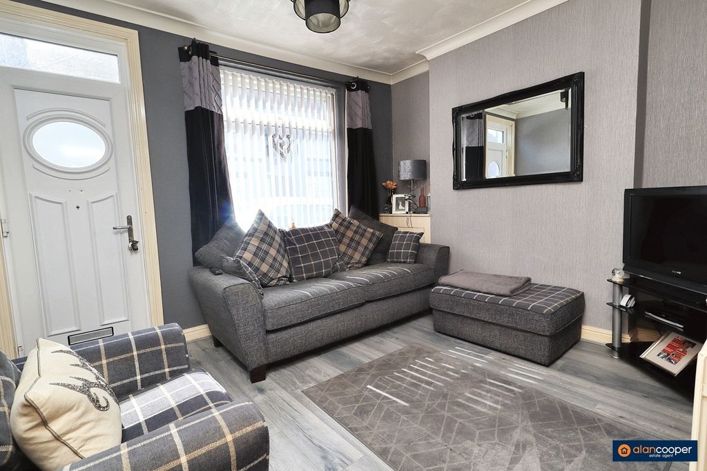 Property photo 2 of 16 4380352